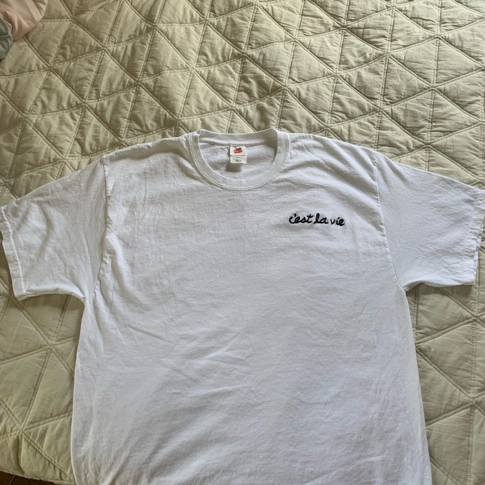 C’est La Vie Embroidered Large T-Shirt - Picture 2 of 4